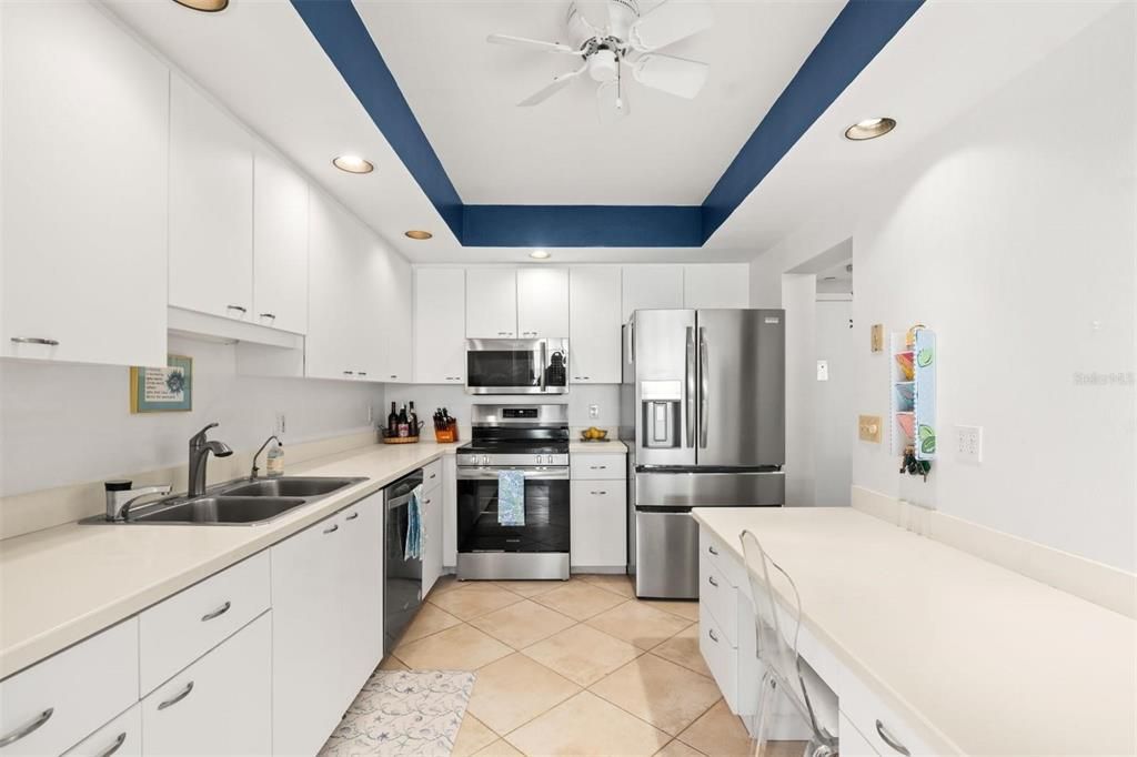 Под контрактом: $1,200,000 (2 спален, 2 ванн, 1536 Квадратных фут)