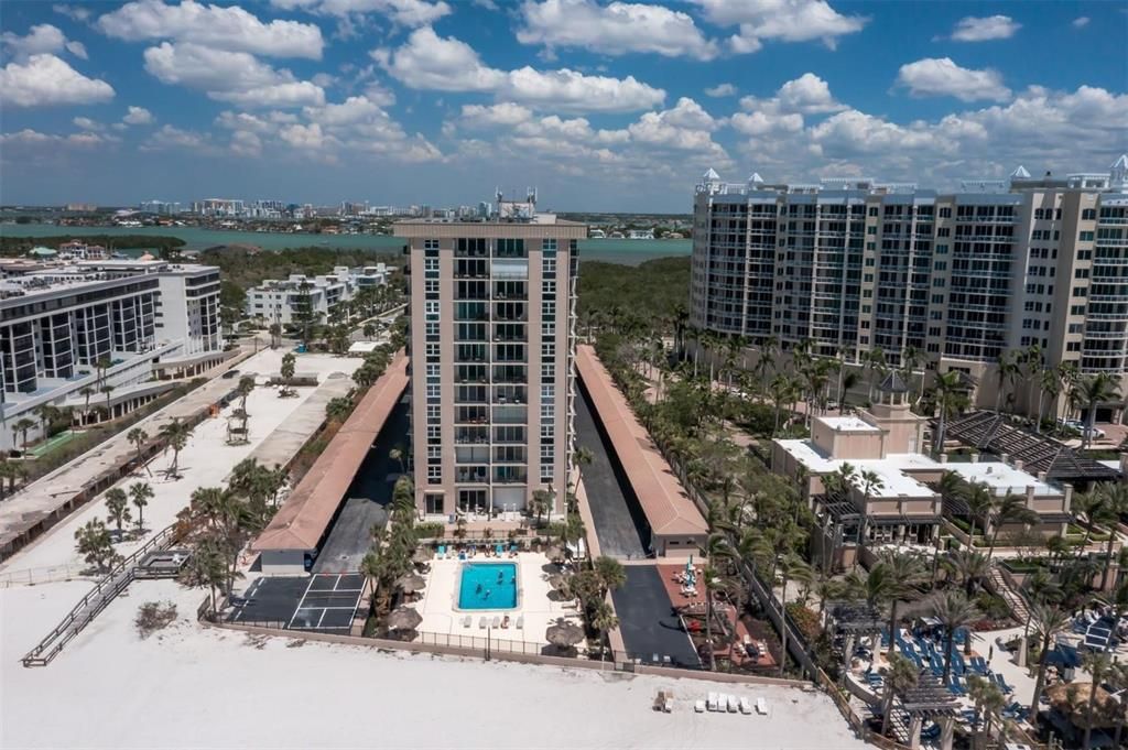 Под контрактом: $1,200,000 (2 спален, 2 ванн, 1536 Квадратных фут)