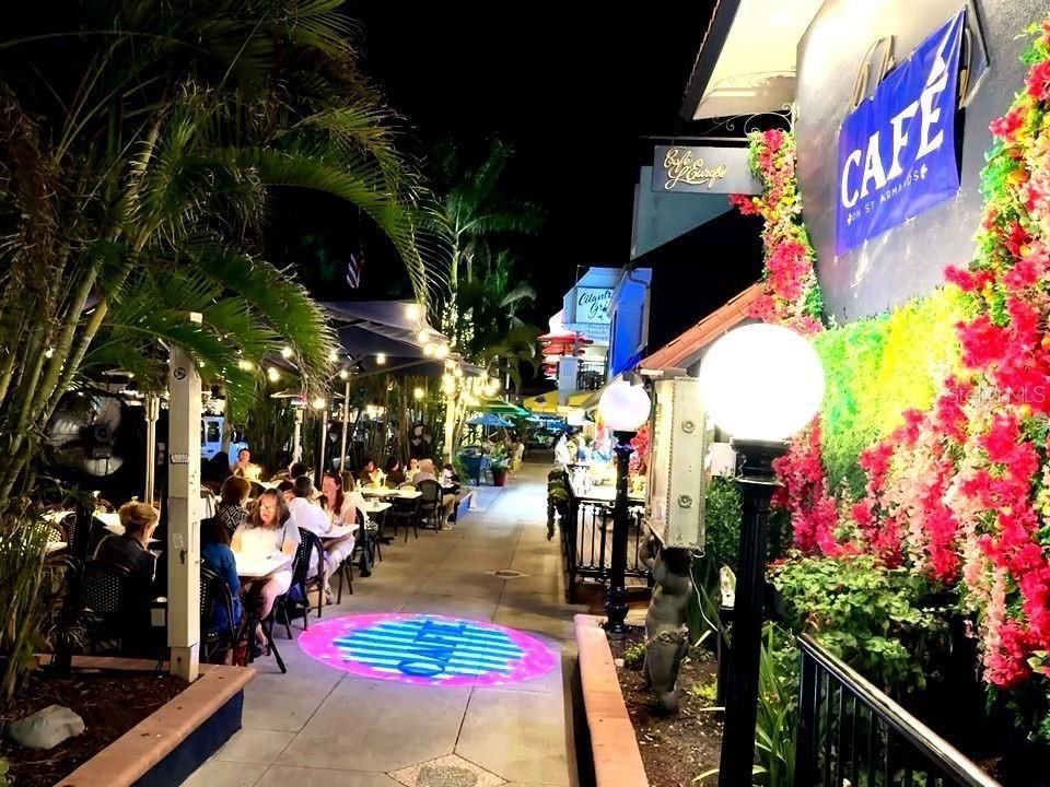 Под контрактом: $1,200,000 (2 спален, 2 ванн, 1536 Квадратных фут)