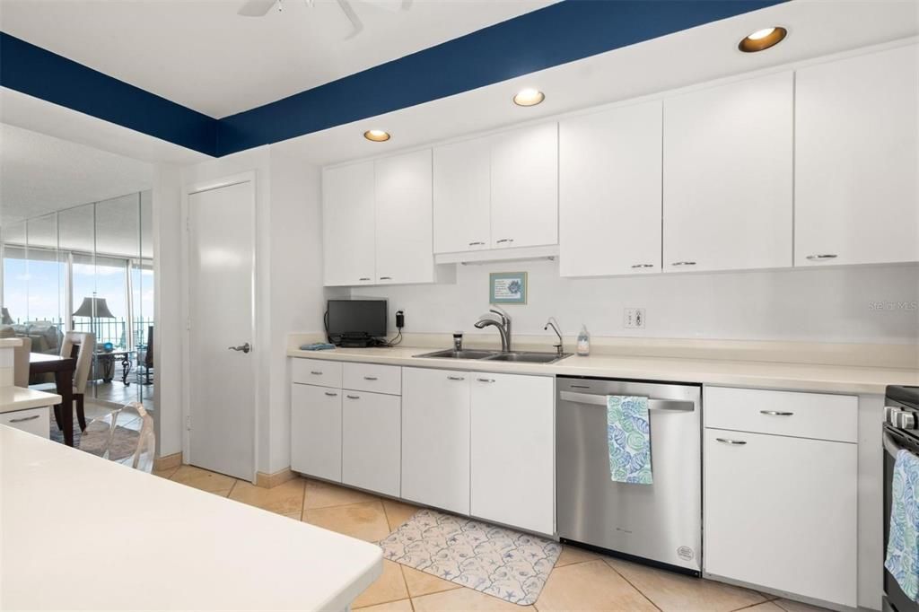 Под контрактом: $1,200,000 (2 спален, 2 ванн, 1536 Квадратных фут)