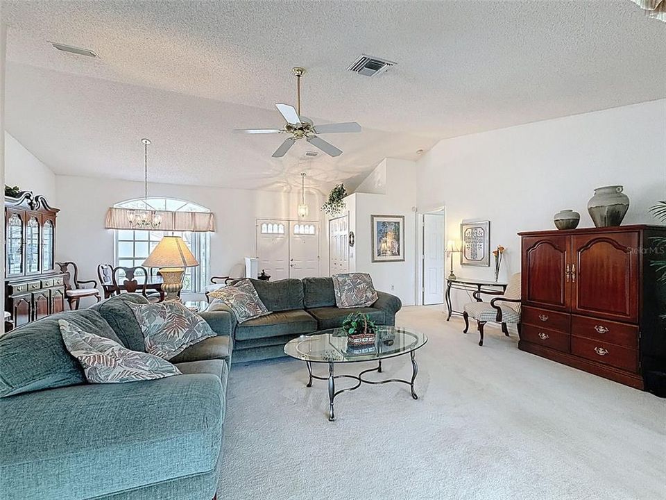 Active With Contract: $319,000 (3 beds, 2 baths, 1677 Square Feet)