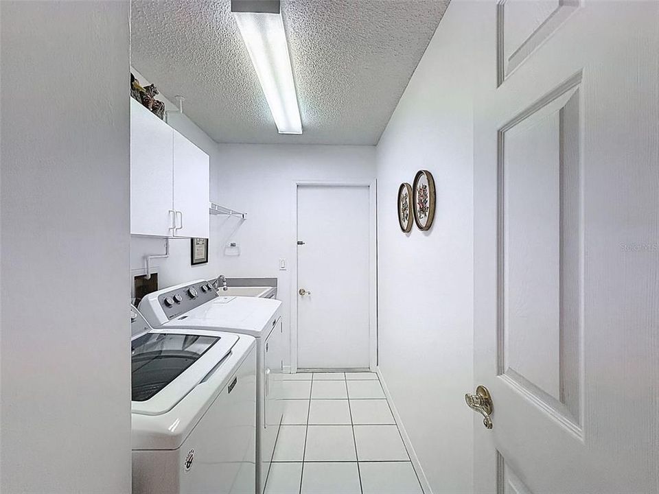 Active With Contract: $319,000 (3 beds, 2 baths, 1677 Square Feet)