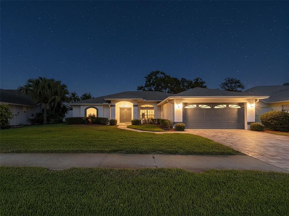 Active With Contract: $319,000 (3 beds, 2 baths, 1677 Square Feet)