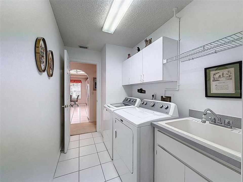 Active With Contract: $319,000 (3 beds, 2 baths, 1677 Square Feet)