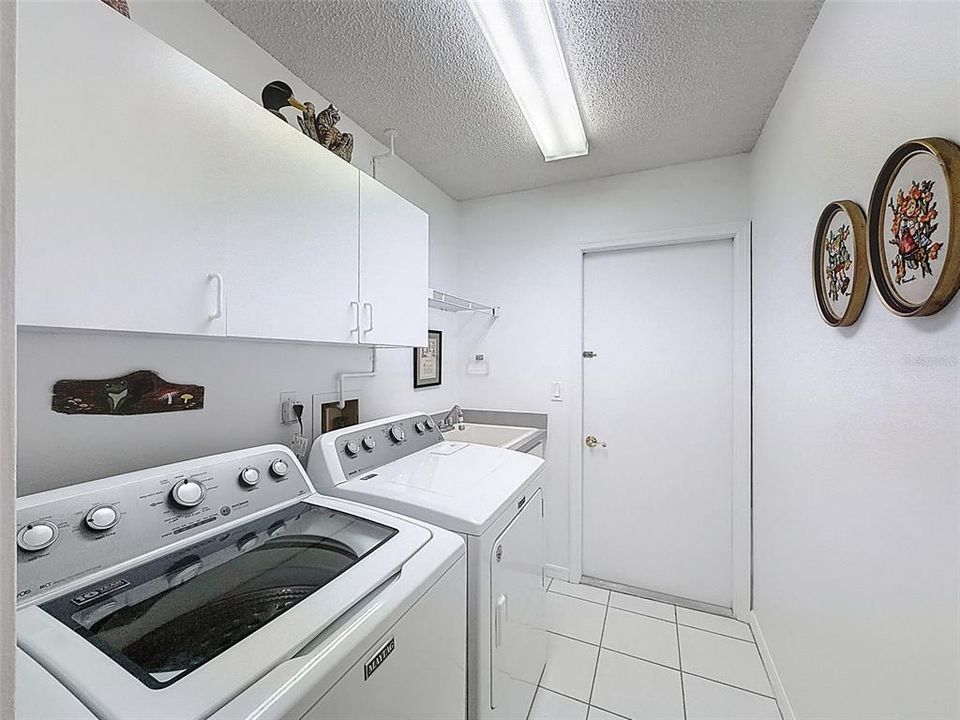 Active With Contract: $319,000 (3 beds, 2 baths, 1677 Square Feet)