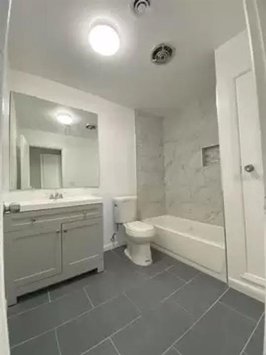 For Rent: $2,595 (4 beds, 2 baths, 1936 Square Feet)