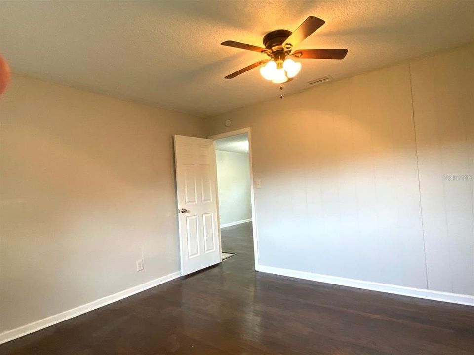 For Rent: $2,595 (4 beds, 2 baths, 1936 Square Feet)