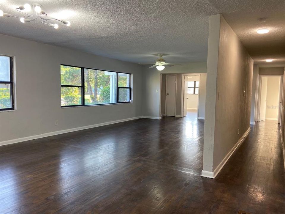 For Rent: $2,595 (4 beds, 2 baths, 1936 Square Feet)