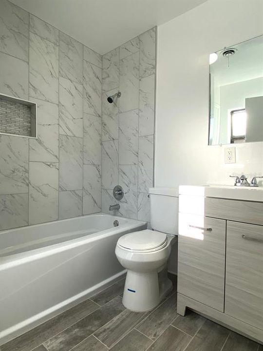 For Rent: $2,595 (4 beds, 2 baths, 1936 Square Feet)