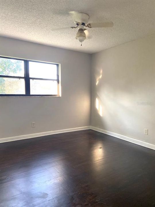 For Rent: $2,595 (4 beds, 2 baths, 1936 Square Feet)