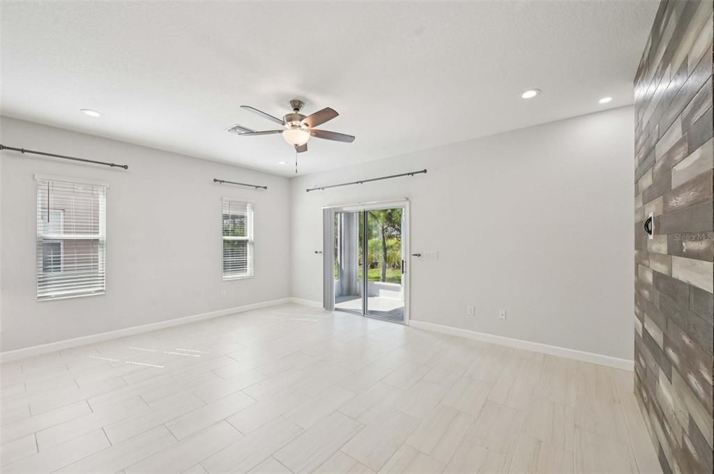 Active With Contract: $355,000 (3 beds, 2 baths, 1758 Square Feet)