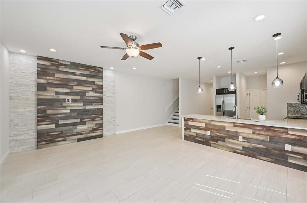 Active With Contract: $355,000 (3 beds, 2 baths, 1758 Square Feet)