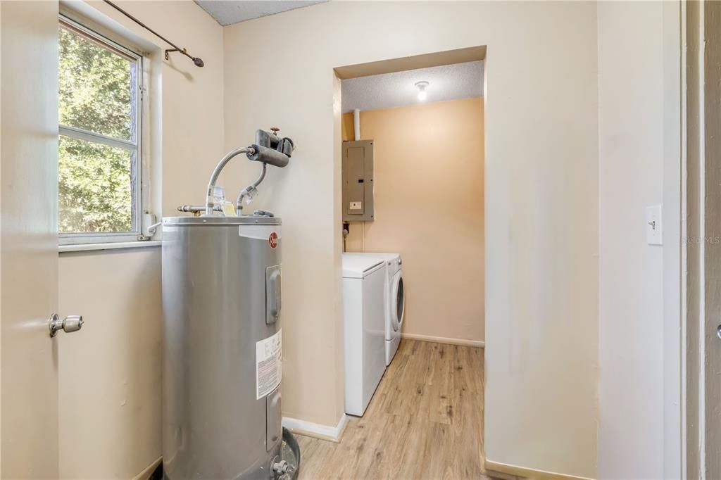 For Sale: $219,000 (3 beds, 1 baths, 1063 Square Feet)