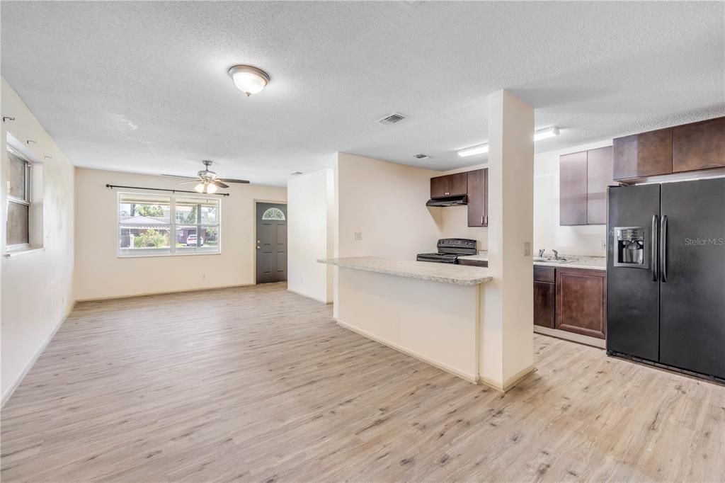 For Sale: $219,000 (3 beds, 1 baths, 1063 Square Feet)