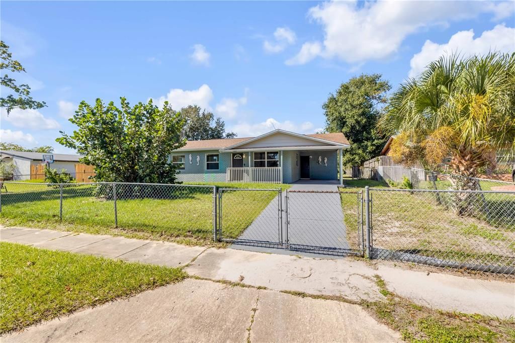 For Sale: $219,000 (3 beds, 1 baths, 1063 Square Feet)