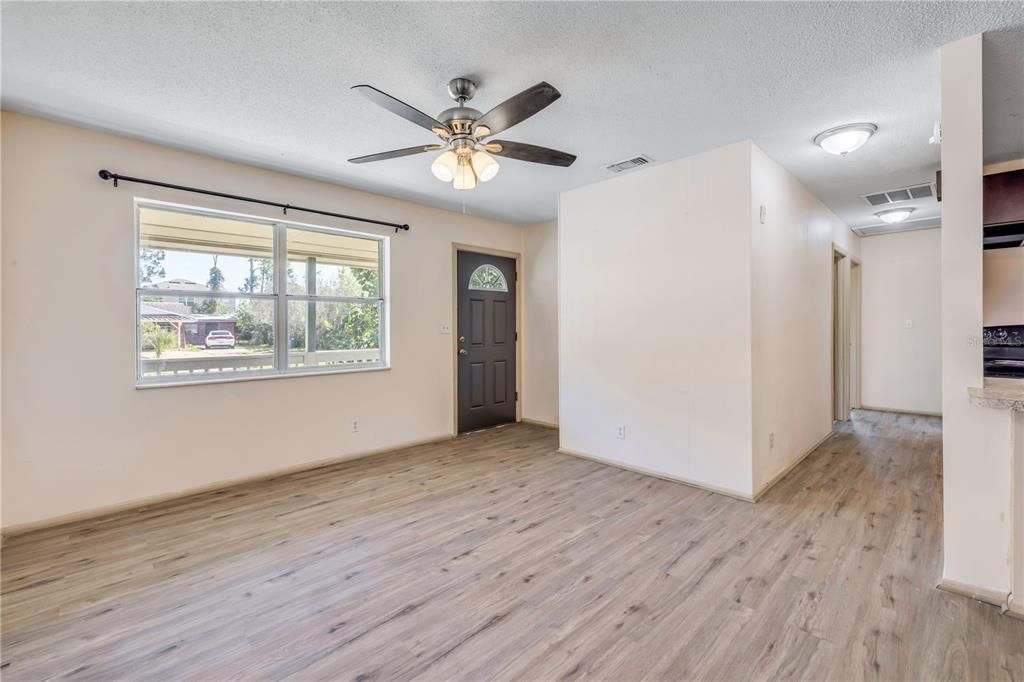 For Sale: $219,000 (3 beds, 1 baths, 1063 Square Feet)