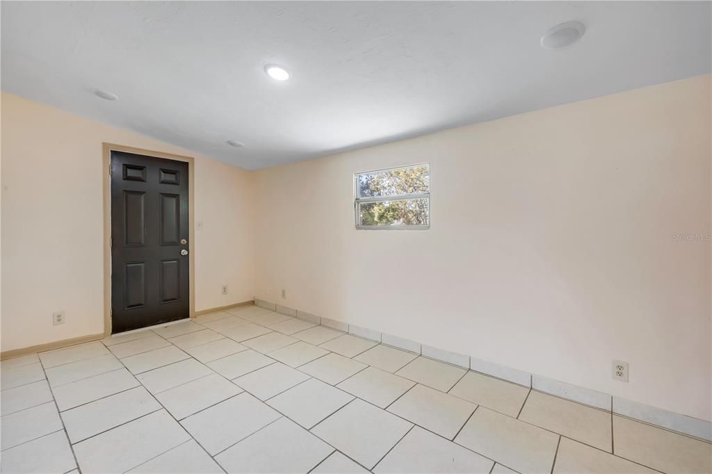For Sale: $219,000 (3 beds, 1 baths, 1063 Square Feet)