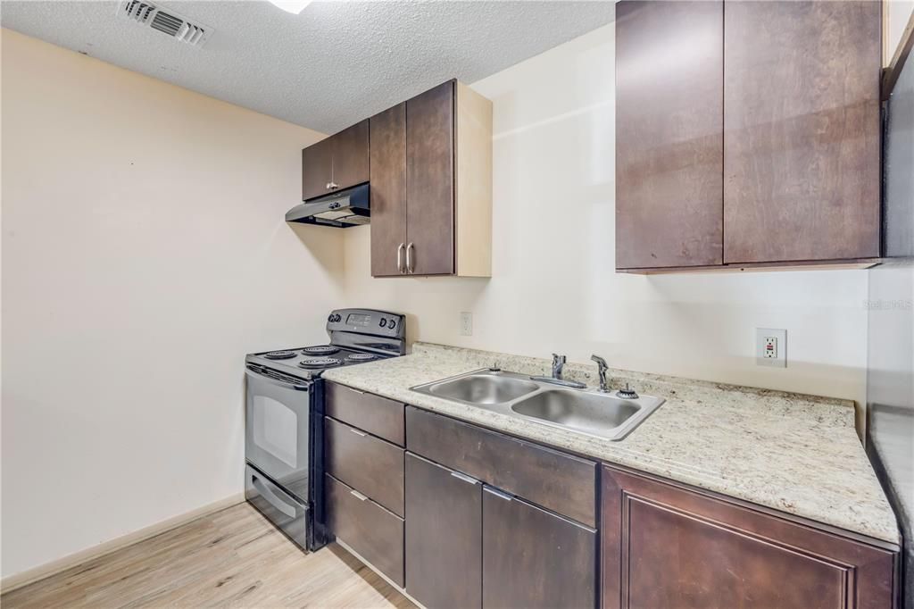 For Sale: $219,000 (3 beds, 1 baths, 1063 Square Feet)