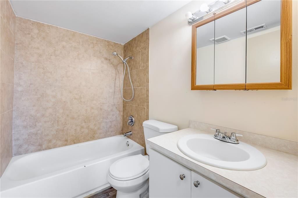 For Sale: $219,000 (3 beds, 1 baths, 1063 Square Feet)