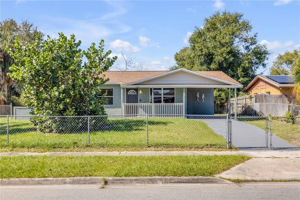 For Sale: $219,000 (3 beds, 1 baths, 1063 Square Feet)