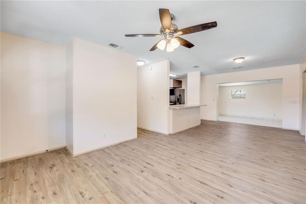 For Sale: $219,000 (3 beds, 1 baths, 1063 Square Feet)