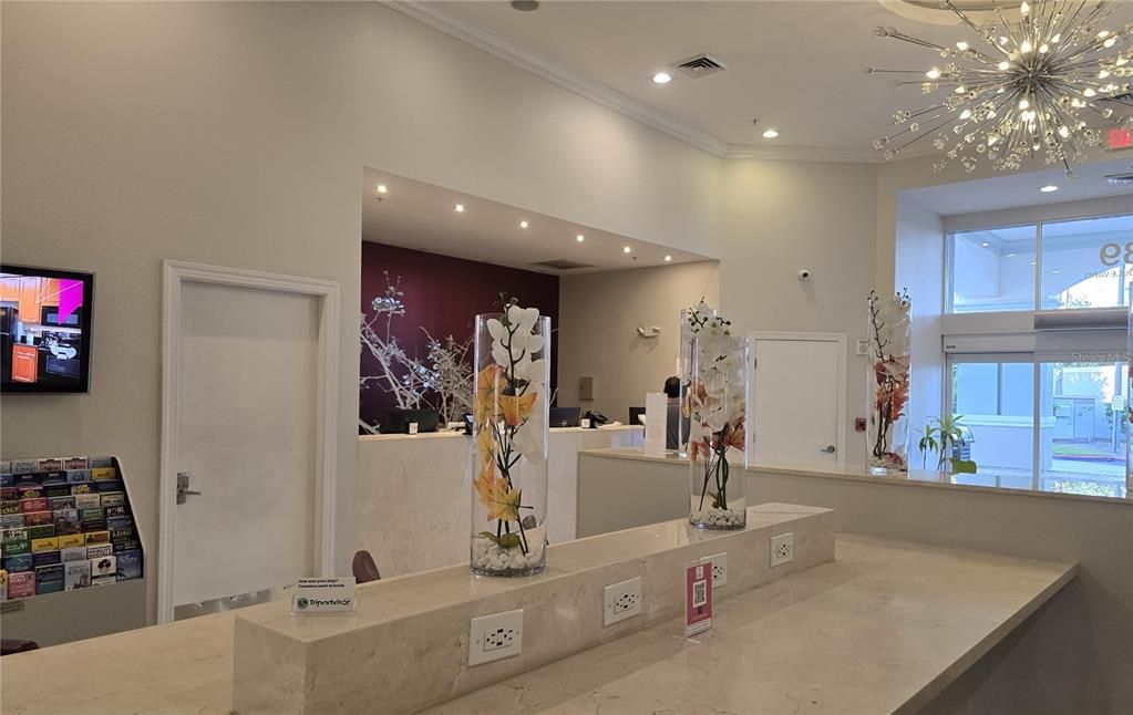 待售: $299,000 (2 贝兹, 2 浴室, 1056 平方英尺)