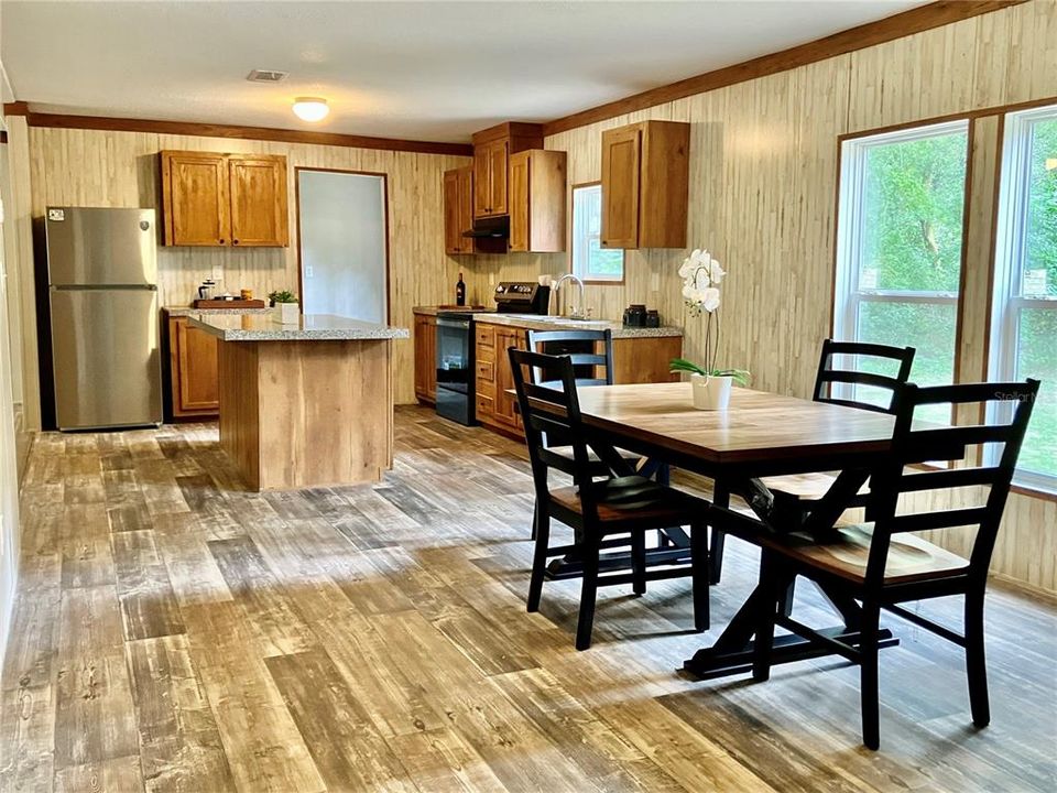 En Venta: $195,000 (4 camas, 2 baños, 1456 Pies cuadrados)