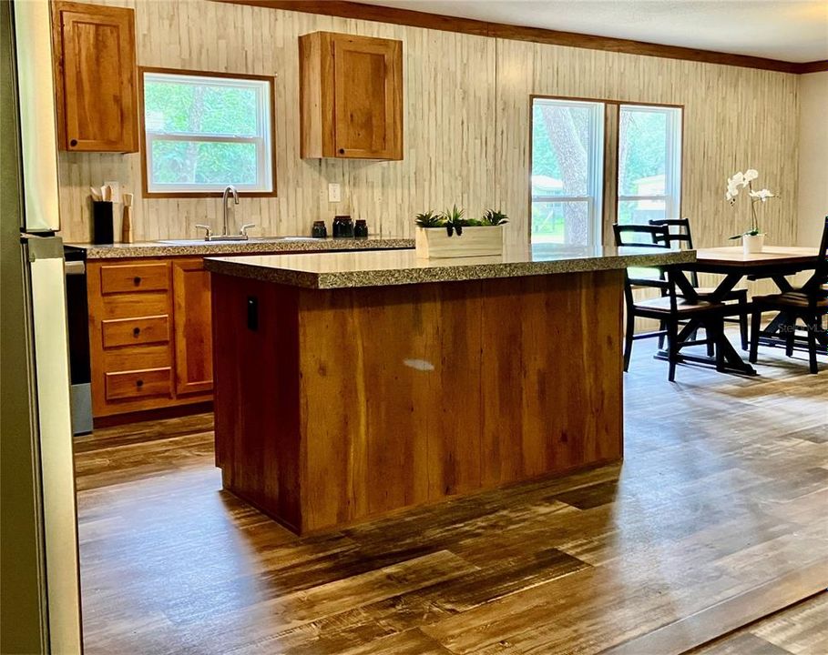 En Venta: $195,000 (4 camas, 2 baños, 1456 Pies cuadrados)