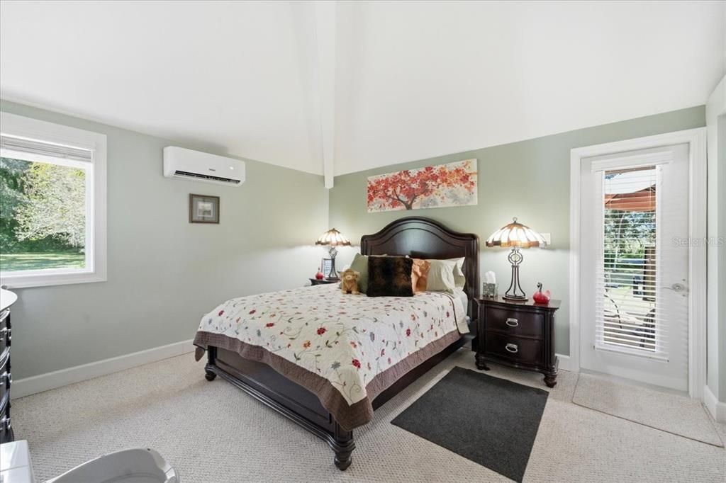 For Sale: $550,000 (2 beds, 1 baths, 1588 Square Feet)
