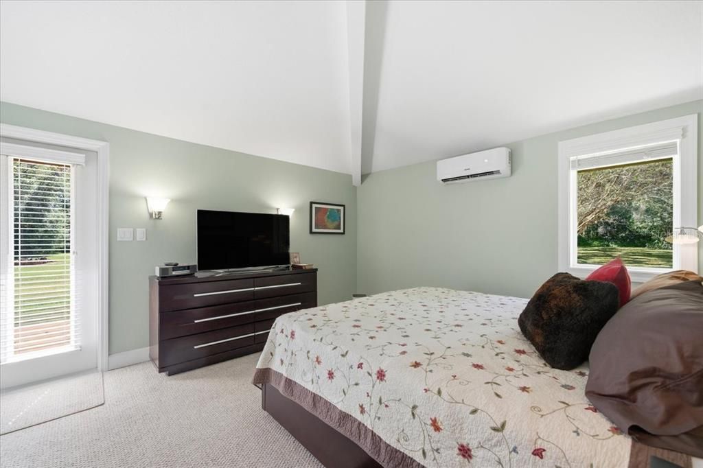 For Sale: $550,000 (2 beds, 1 baths, 1588 Square Feet)