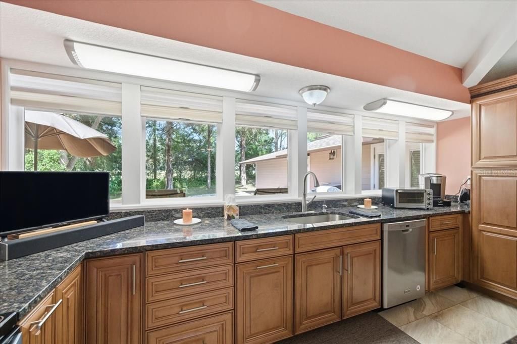 For Sale: $550,000 (2 beds, 1 baths, 1588 Square Feet)