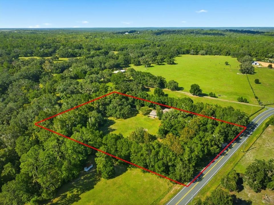 For Sale: $550,000 (2 beds, 1 baths, 1588 Square Feet)