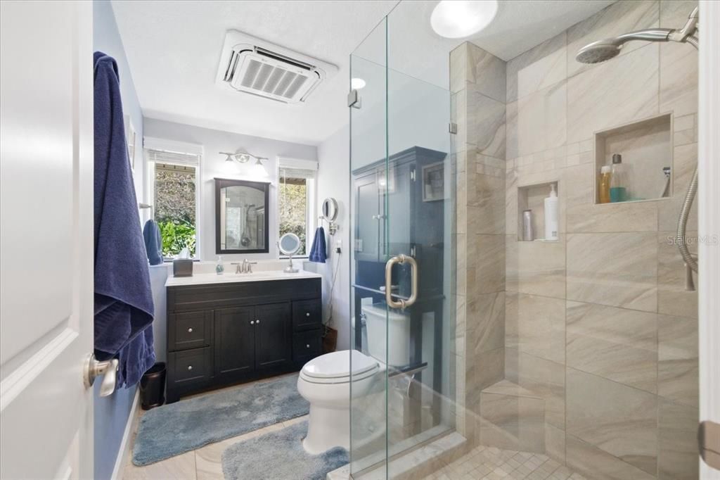 For Sale: $550,000 (2 beds, 1 baths, 1588 Square Feet)