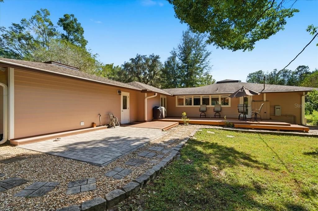 For Sale: $550,000 (2 beds, 1 baths, 1588 Square Feet)