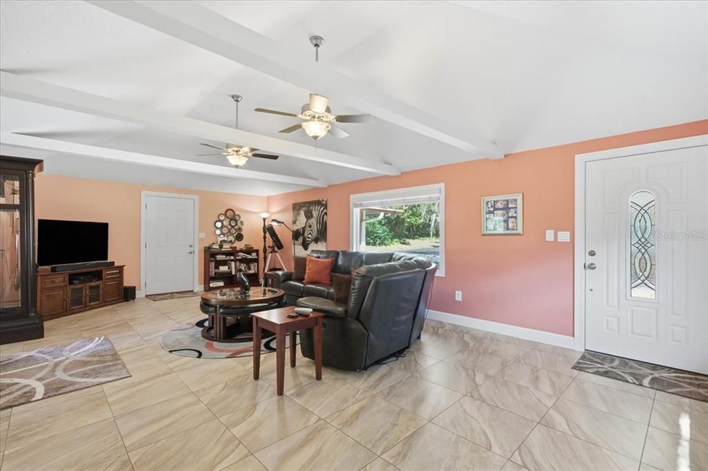 For Sale: $550,000 (2 beds, 1 baths, 1588 Square Feet)