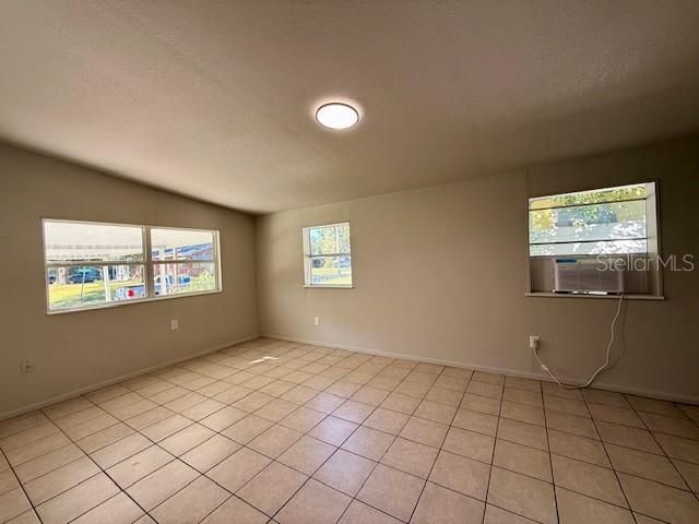 Activo con contrato: $155,000 (2 camas, 1 baños, 1004 Pies cuadrados)