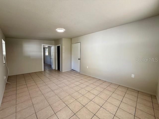 Activo con contrato: $155,000 (2 camas, 1 baños, 1004 Pies cuadrados)