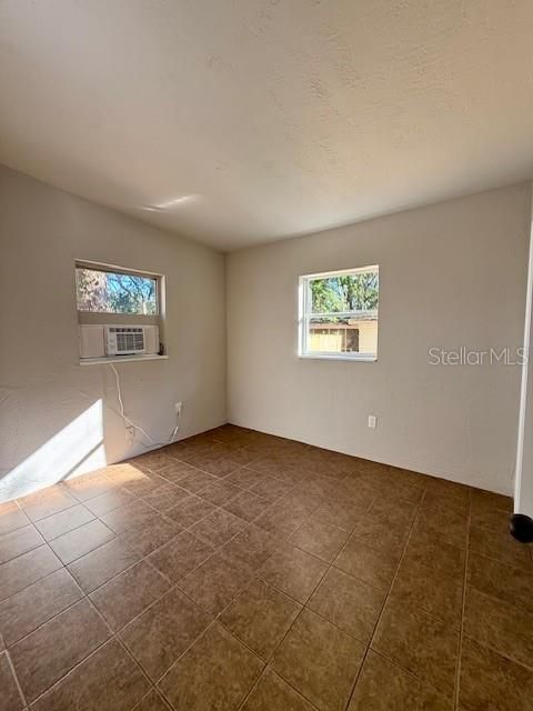 Activo con contrato: $155,000 (2 camas, 1 baños, 1004 Pies cuadrados)