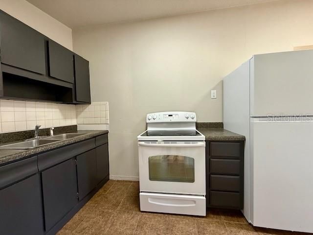 Activo con contrato: $155,000 (2 camas, 1 baños, 1004 Pies cuadrados)