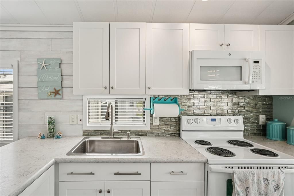 For Sale: $139,900 (1 beds, 1 baths, 424 Square Feet)