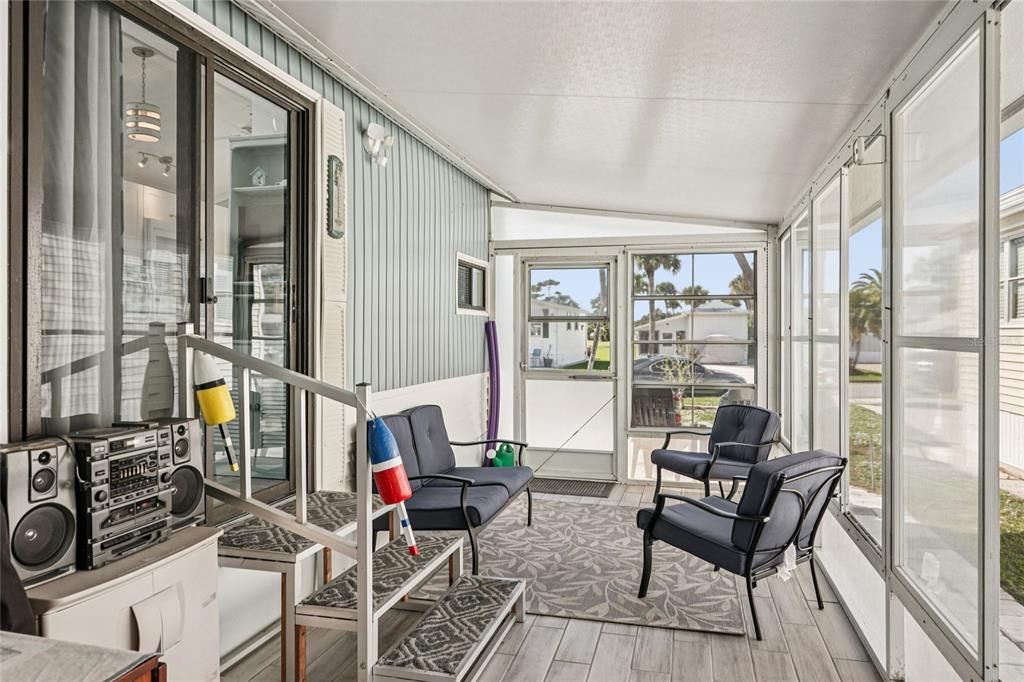 For Sale: $139,900 (1 beds, 1 baths, 424 Square Feet)