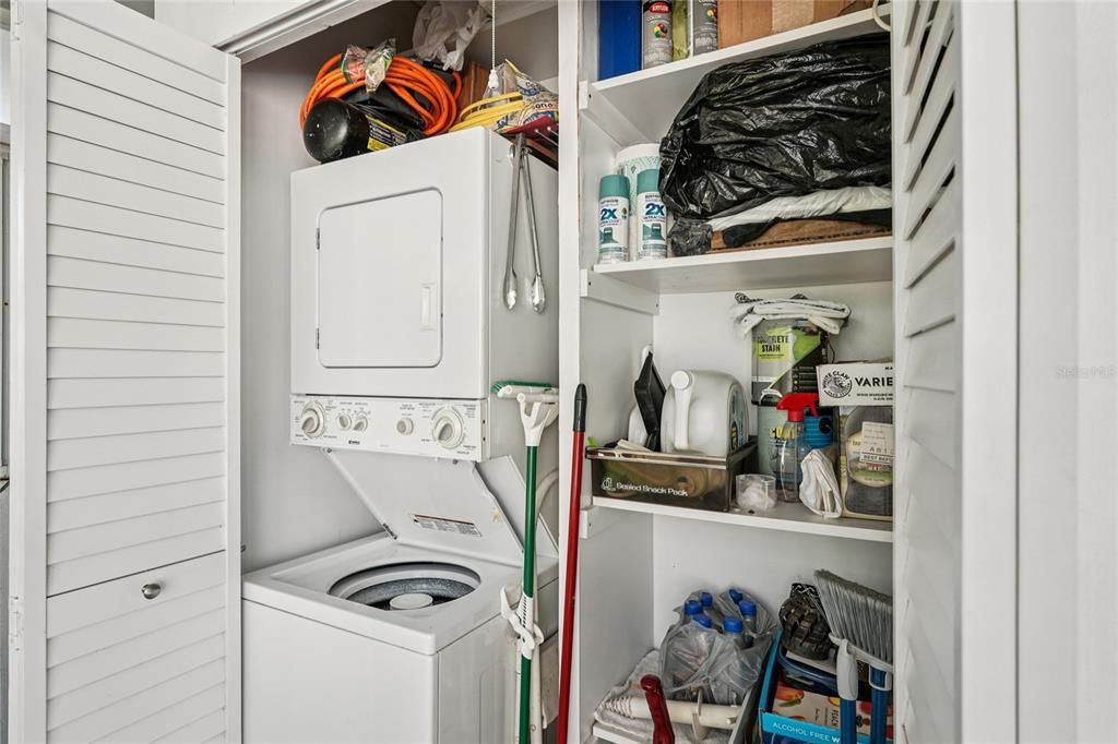 For Sale: $139,900 (1 beds, 1 baths, 424 Square Feet)