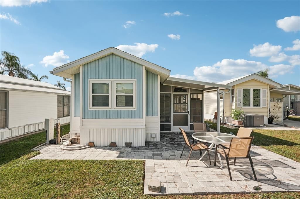 For Sale: $139,900 (1 beds, 1 baths, 424 Square Feet)