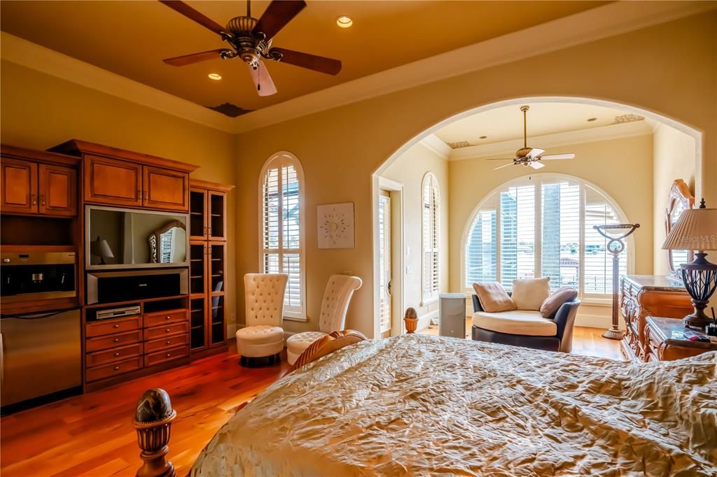 For Sale: $2,400,000 (4 beds, 5 baths, 5266 Square Feet)