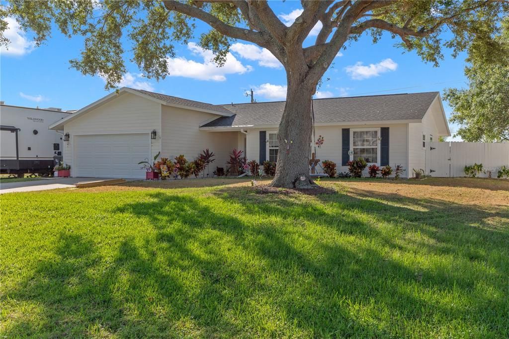 Под контрактом: $375,000 (3 спален, 2 ванн, 1420 Квадратных фут)