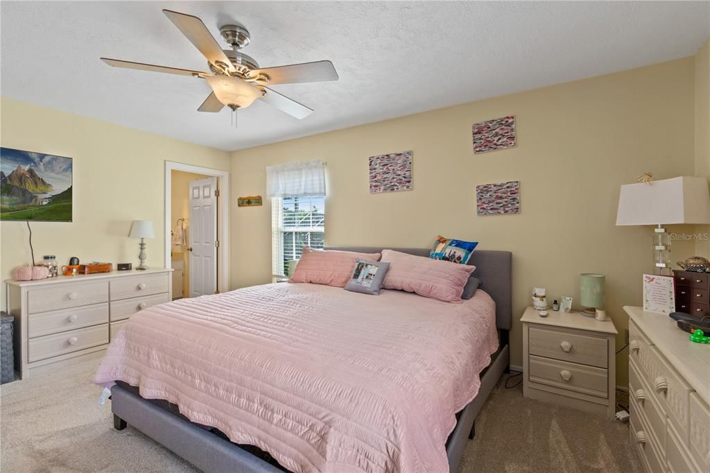 Под контрактом: $375,000 (3 спален, 2 ванн, 1420 Квадратных фут)