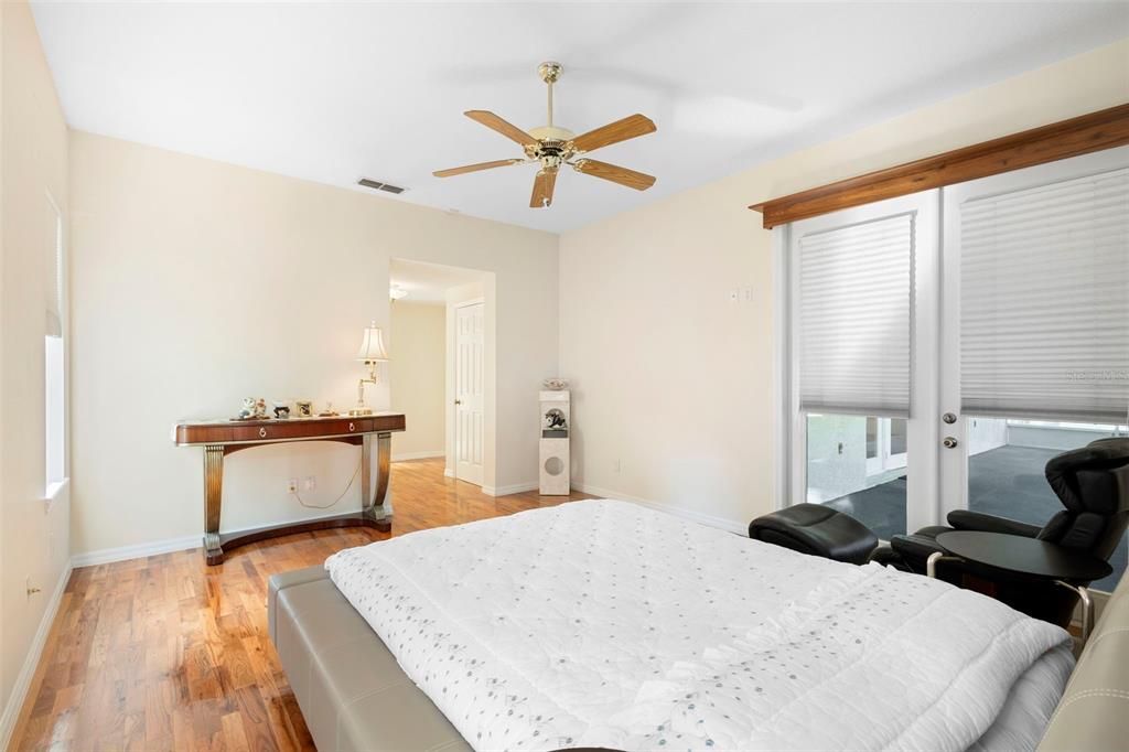 For Sale: $349,900 (3 beds, 2 baths, 1924 Square Feet)