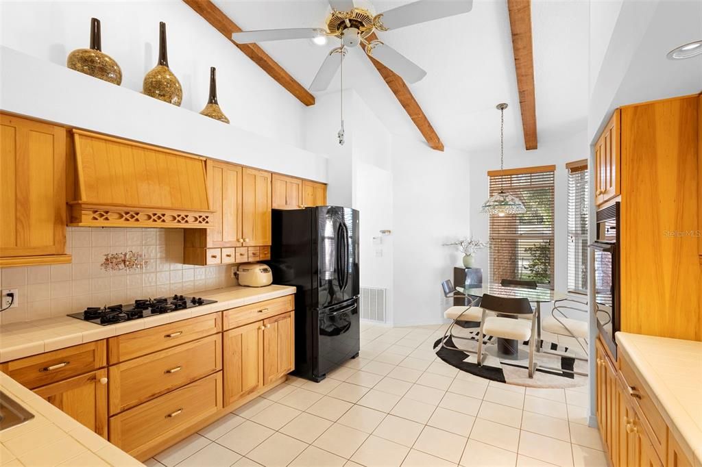 For Sale: $349,900 (3 beds, 2 baths, 1924 Square Feet)