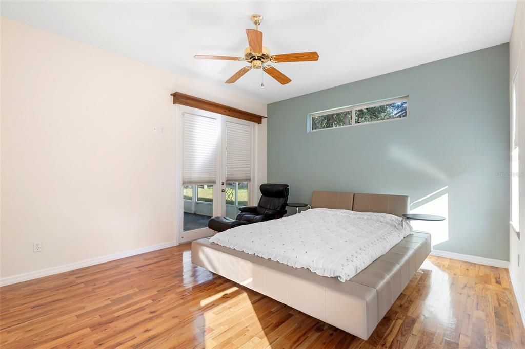 For Sale: $349,900 (3 beds, 2 baths, 1924 Square Feet)