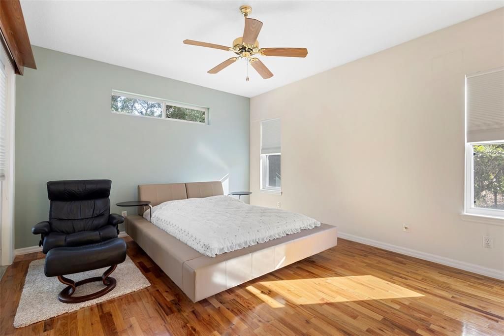 For Sale: $349,900 (3 beds, 2 baths, 1924 Square Feet)